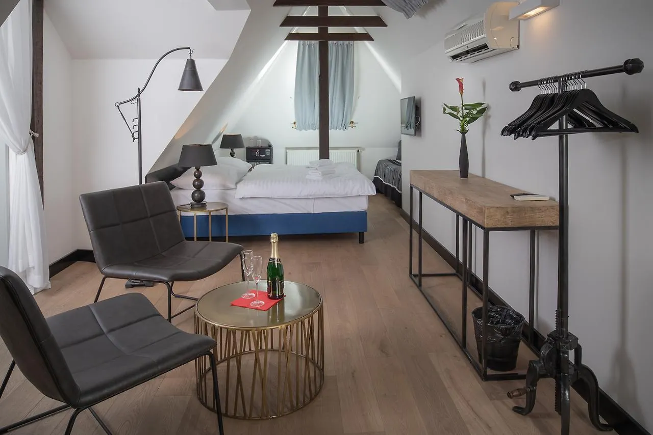 Antik Hotel Prague 4*,